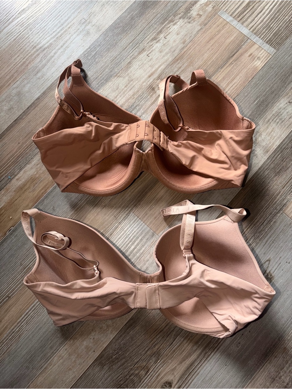 Victoria's Secret Smooth Underwire Bra in Dusty Nude